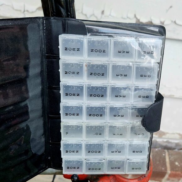 Full week - up to 4 times a day Pill Organizer, Large Pop-Out Compartments, - Picture 1 of 5